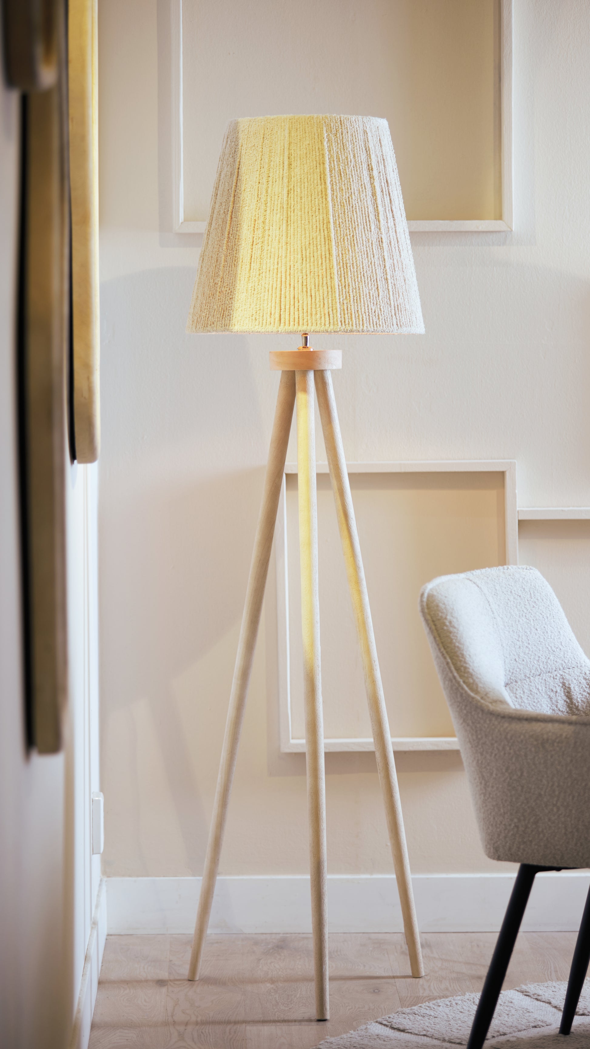 Lampadaire trépied 52x52x122 cm ILIAS bois naturel mat
