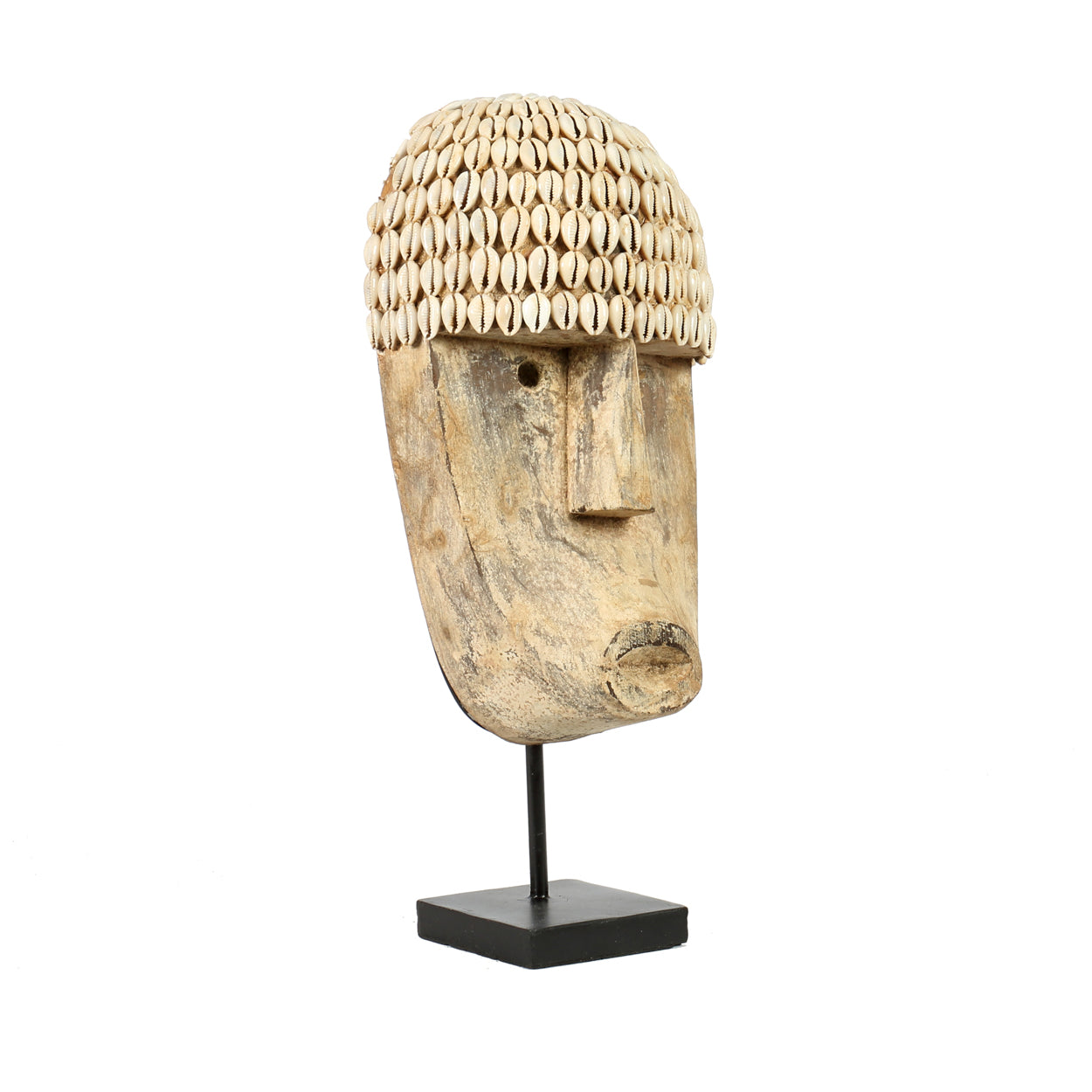 Le Masque De Cowrie Sur Pied